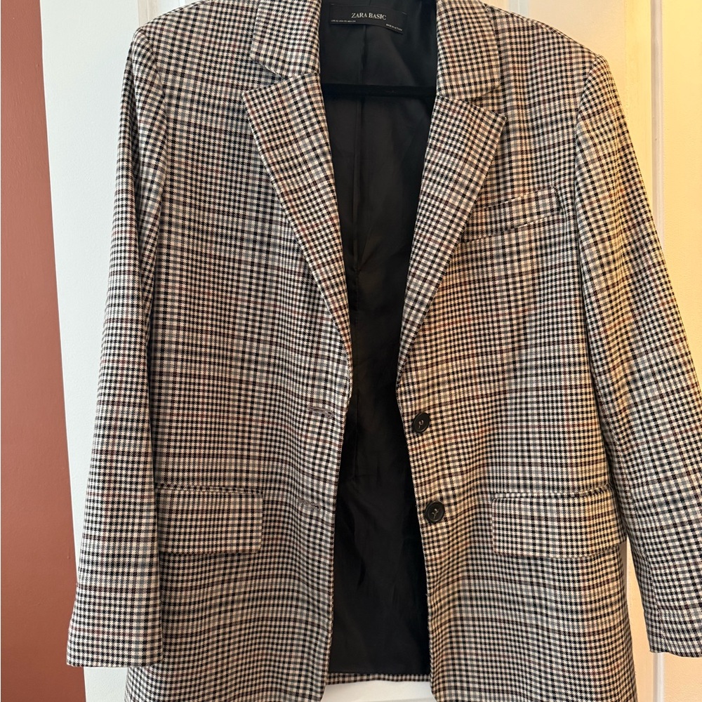 Zara Women’s Black & White Houndstooth Blazer